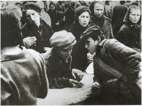 Иллюстрация к книге — Повседневная жизнь населения России в период нацистской оккупации [i_066.jpg]