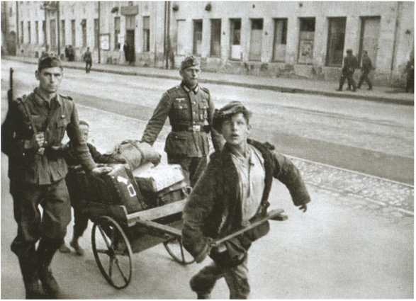 Иллюстрация к книге — Повседневная жизнь населения России в период нацистской оккупации [i_074.jpg]