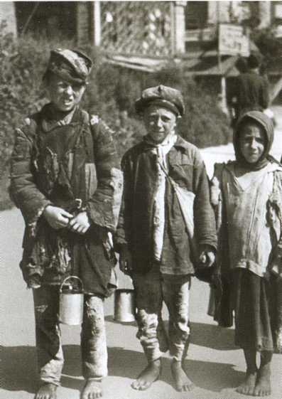 Иллюстрация к книге — Повседневная жизнь населения России в период нацистской оккупации [i_075.jpg]