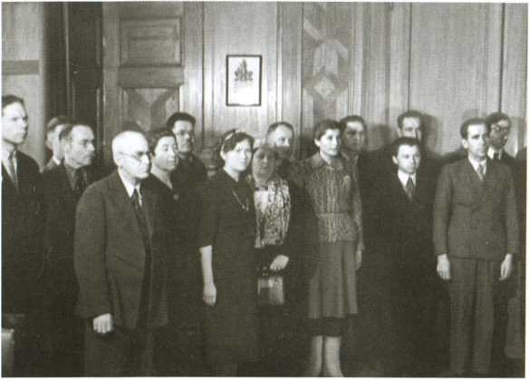 Иллюстрация к книге — Повседневная жизнь населения России в период нацистской оккупации [i_082.jpg]