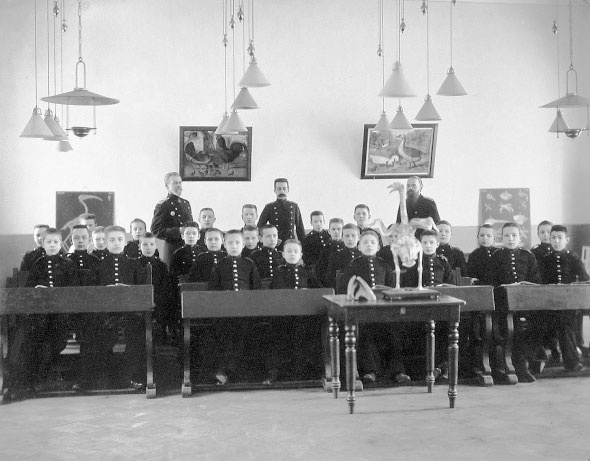 Иллюстрация к книге — Институтки. Тайны жизни воспитанниц [i_007.jpg]