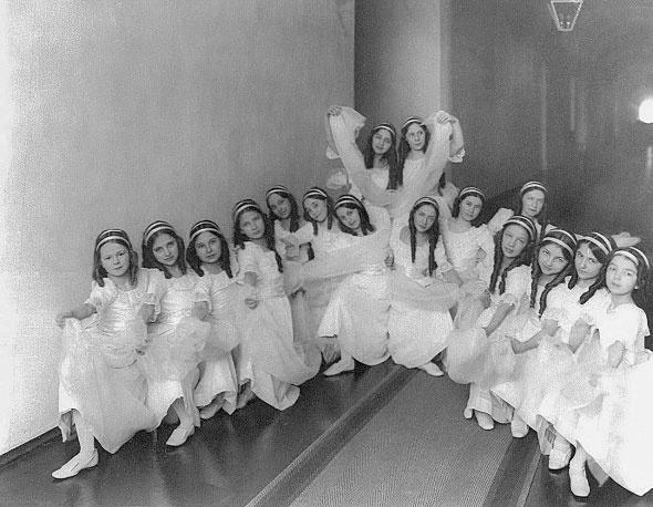 Иллюстрация к книге — Институтки. Тайны жизни воспитанниц [i_021.jpg]