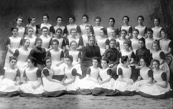 Иллюстрация к книге — Институтки. Тайны жизни воспитанниц [i_028.jpg]