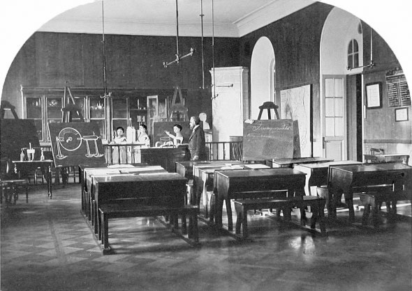 Иллюстрация к книге — Институтки. Тайны жизни воспитанниц [i_033.jpg]