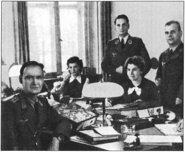 Иллюстрация к книге — Разведка. Вымыслы и правда. Как создается мифотворчество о деятельности специальных служб [image19.jpg]