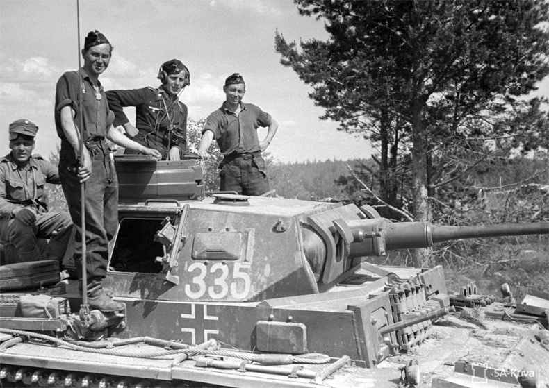 Иллюстрация к книге — Зиновий Колобанов. Время танковых засад [_05.jpg]