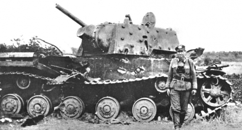 Иллюстрация к книге — Зиновий Колобанов. Время танковых засад [_16.jpg]