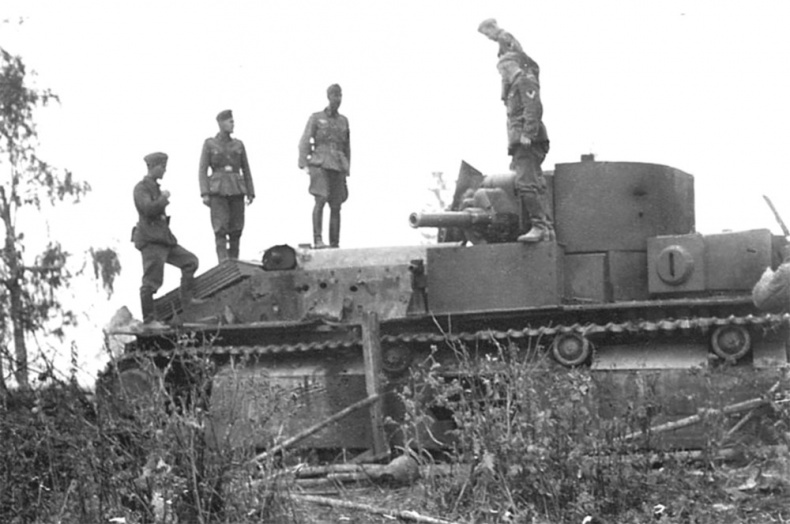 Иллюстрация к книге — Зиновий Колобанов. Время танковых засад [_30.jpg]