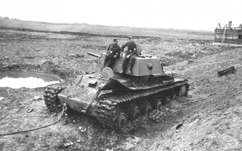 Иллюстрация к книге — Зиновий Колобанов. Время танковых засад [_87.jpg]