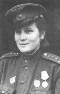 Иллюстрация к книге — Записки летчицы У-2. Женщины-авиаторы в годы Великой Отечественной войны. 1942-1945 [i_005.jpg]