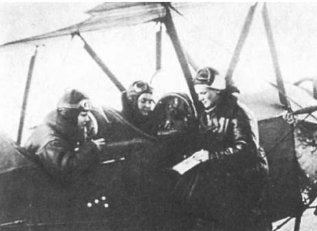 Иллюстрация к книге — Записки летчицы У-2. Женщины-авиаторы в годы Великой Отечественной войны. 1942-1945 [i_016.jpg]