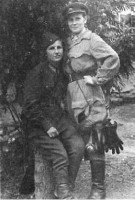 Иллюстрация к книге — Записки летчицы У-2. Женщины-авиаторы в годы Великой Отечественной войны. 1942-1945 [i_036.jpg]