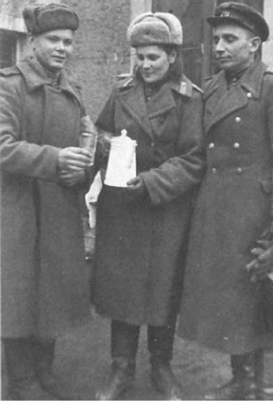 Иллюстрация к книге — Записки летчицы У-2. Женщины-авиаторы в годы Великой Отечественной войны. 1942-1945 [i_041.jpg]