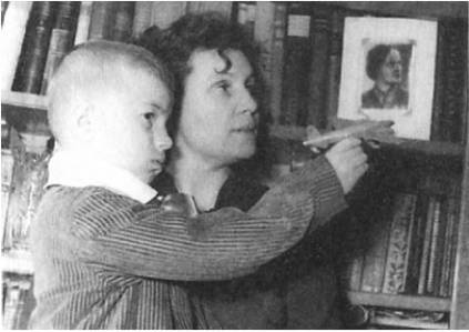 Иллюстрация к книге — Записки летчицы У-2. Женщины-авиаторы в годы Великой Отечественной войны. 1942-1945 [i_047.jpg]