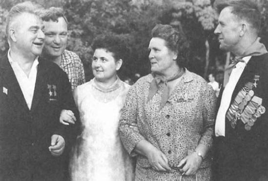 Иллюстрация к книге — Записки летчицы У-2. Женщины-авиаторы в годы Великой Отечественной войны. 1942-1945 [i_052.jpg]