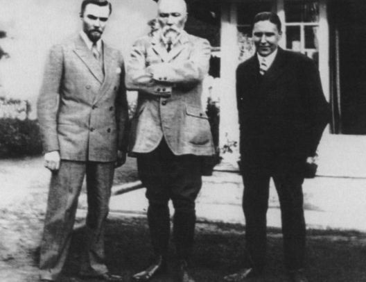 Иллюстрация к книге — Рерих [i_022.jpg]