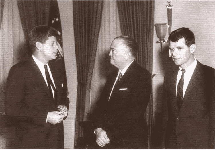 Иллюстрация к книге — Клан Кеннеди [i_049.jpg]