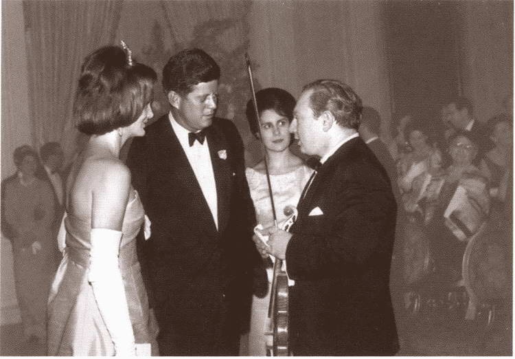 Иллюстрация к книге — Клан Кеннеди [i_052.jpg]