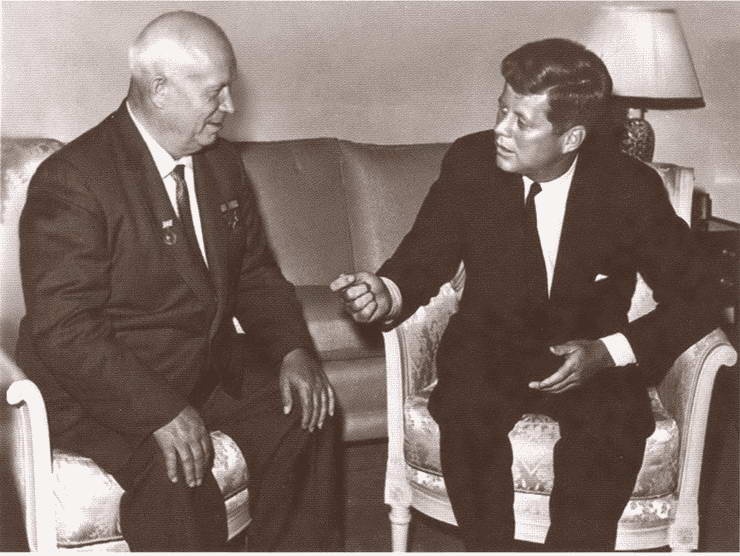 Иллюстрация к книге — Клан Кеннеди [i_056.jpg]