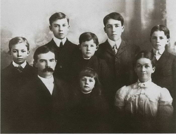 Иллюстрация к книге — Эйзенхауэр [i_011.jpg]