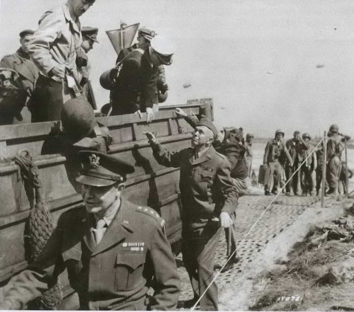 Иллюстрация к книге — Эйзенхауэр [i_022.jpg]