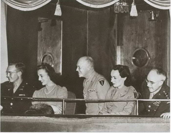 Иллюстрация к книге — Эйзенхауэр [i_026.jpg]