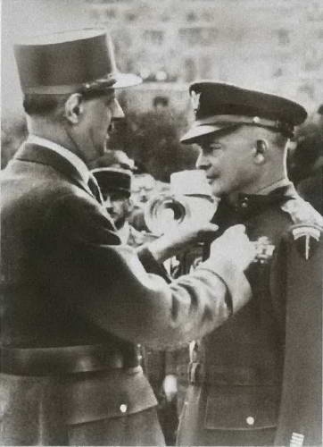 Иллюстрация к книге — Эйзенхауэр [i_029.jpg]