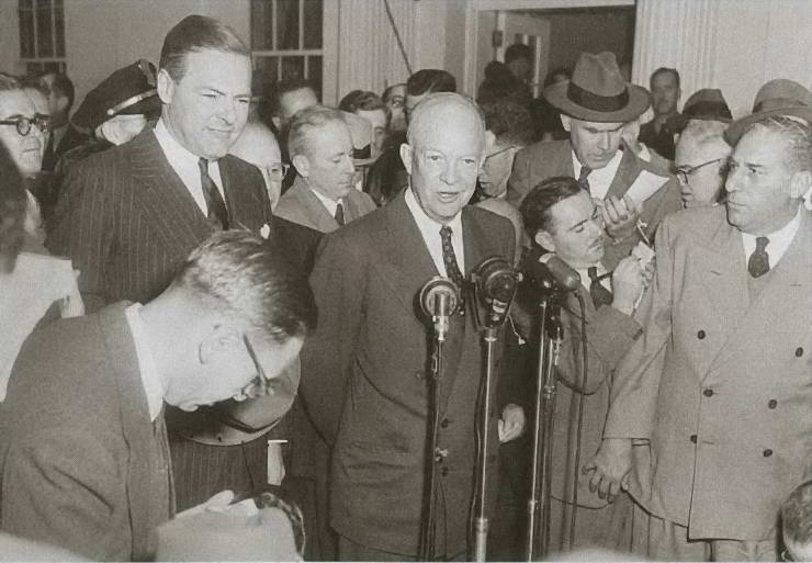 Иллюстрация к книге — Эйзенхауэр [i_035.jpg]