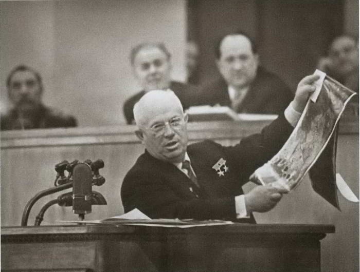 Иллюстрация к книге — Эйзенхауэр [i_051.jpg]