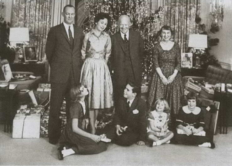 Иллюстрация к книге — Эйзенхауэр [i_053.jpg]