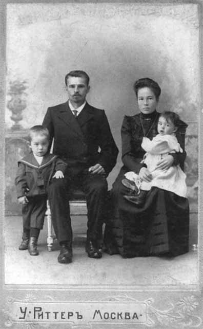 Иллюстрация к книге — Братья Старостины [i_002.jpg]