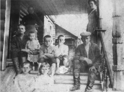 Иллюстрация к книге — Братья Старостины [i_004.jpg]