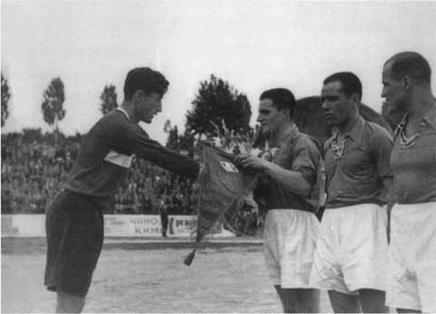 Иллюстрация к книге — Братья Старостины [i_011.jpg]