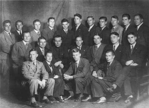 Иллюстрация к книге — Братья Старостины [i_012.jpg]