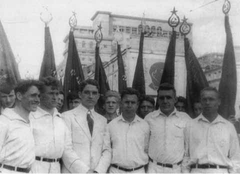 Иллюстрация к книге — Братья Старостины [i_017.jpg]