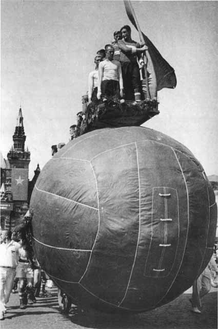 Иллюстрация к книге — Братья Старостины [i_019.jpg]