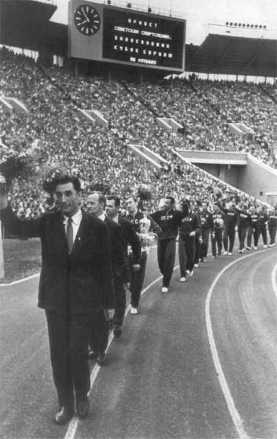 Иллюстрация к книге — Братья Старостины [i_035.jpg]