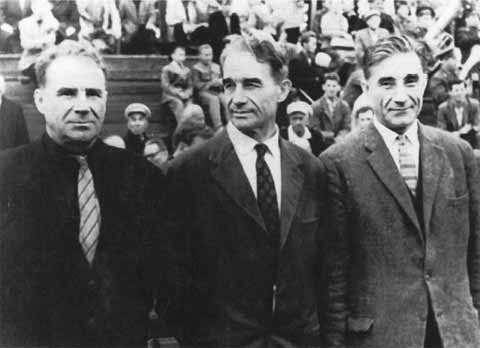 Иллюстрация к книге — Братья Старостины [i_039.jpg]