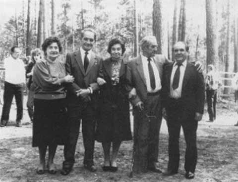 Иллюстрация к книге — Братья Старостины [i_051.jpg]