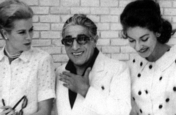 Иллюстрация к книге — Мария Каллас [i_023.jpg]