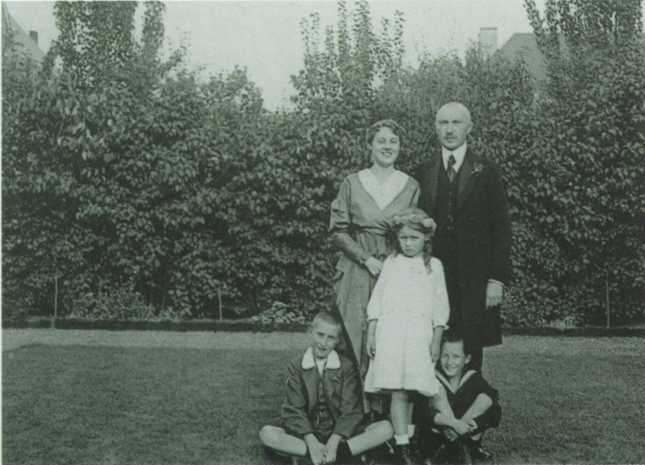 Иллюстрация к книге — Конрад Аденауэр - немец четырех эпох [i_012.jpg]