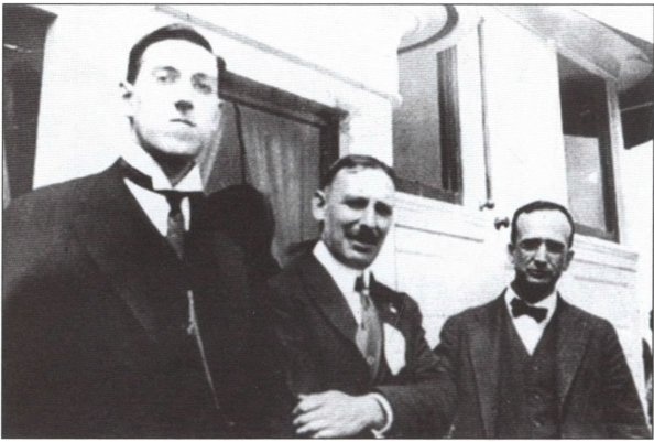 Иллюстрация к книге — Лавкрафт [i_008.jpg]