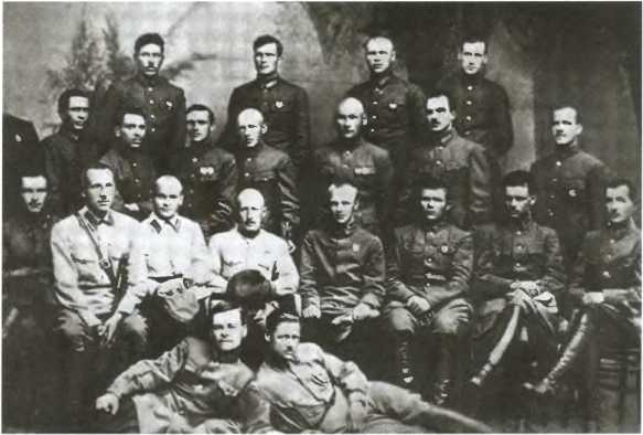 Иллюстрация к книге — Жуков. Маршал на белом коне [i_009.jpg]