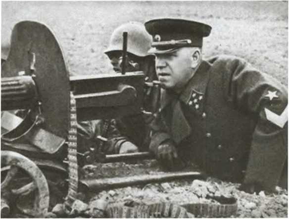 Иллюстрация к книге — Жуков. Маршал на белом коне [i_021.jpg]