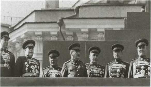 Иллюстрация к книге — Жуков. Маршал на белом коне [i_049.jpg]