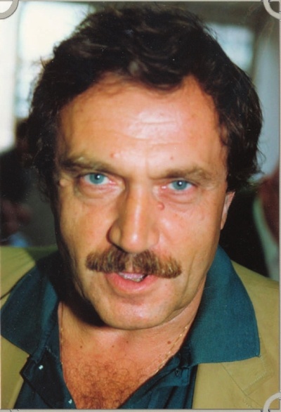 Иллюстрация к книге — Василий Аксенов - одинокий бегун на длинные дистанции [i_001.jpg]