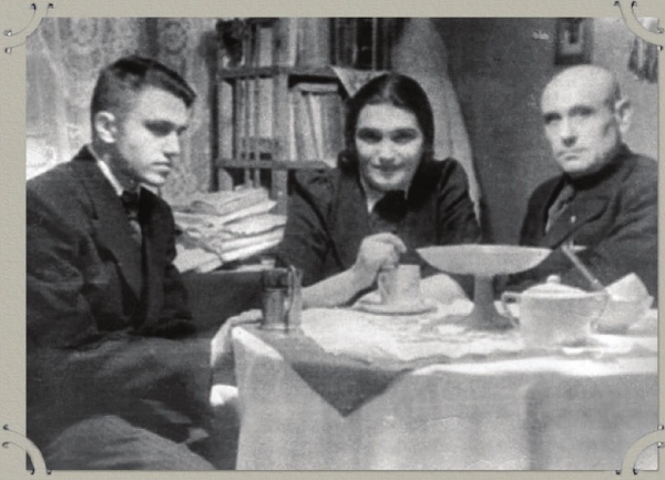 Иллюстрация к книге — Василий Аксенов - одинокий бегун на длинные дистанции [i_004.jpg]