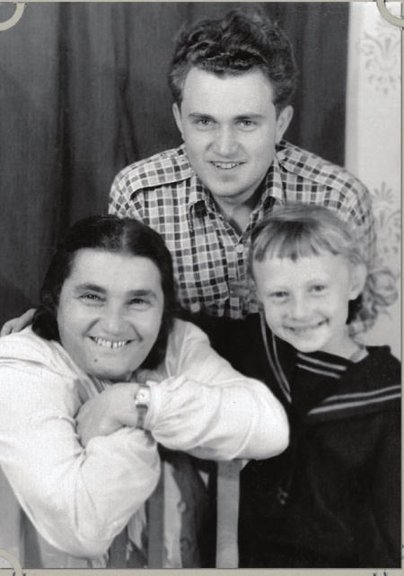 Иллюстрация к книге — Василий Аксенов - одинокий бегун на длинные дистанции [i_010.jpg]