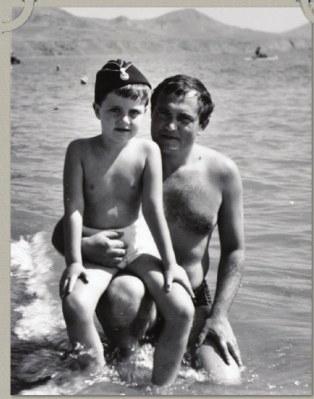 Иллюстрация к книге — Василий Аксенов - одинокий бегун на длинные дистанции [i_016.jpg]