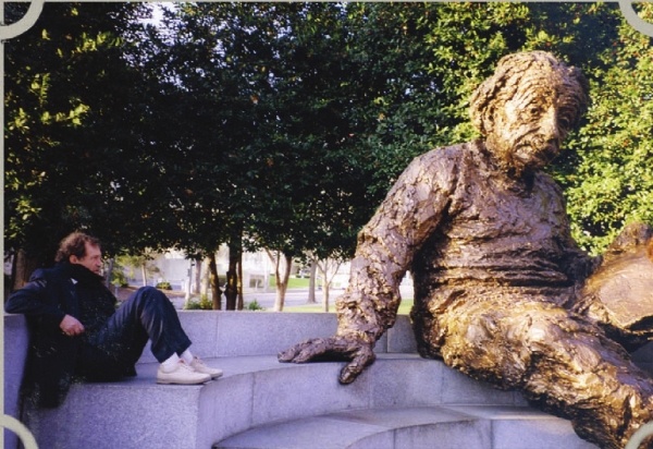 Иллюстрация к книге — Василий Аксенов - одинокий бегун на длинные дистанции [i_069.jpg]